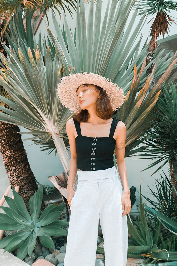 LEXI BUCKLE BASIC TOP (BLACK)