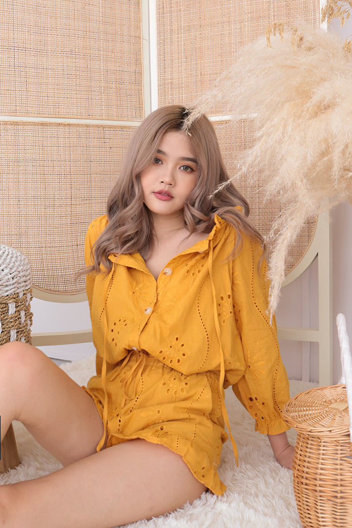 LOMIE EYELET FRILLS SHORTS (MUSTARD)