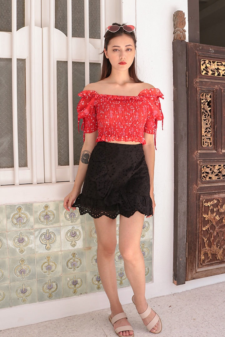 ASHE EYELET SCALLOP SKIRT (BLACK)